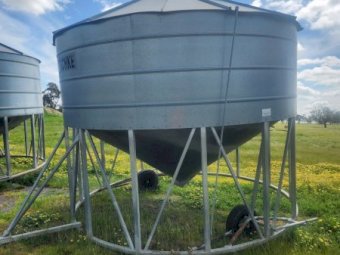 2 x Jaeschke 29 tonne Fertilizer Field Bins