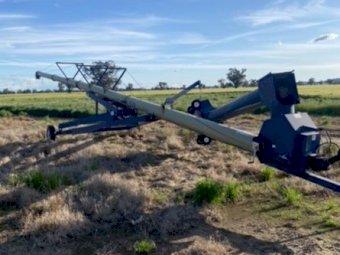 2013 Harvest International 1382 Swing Away Auger