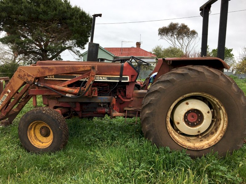 International 684 Tractor with Loader