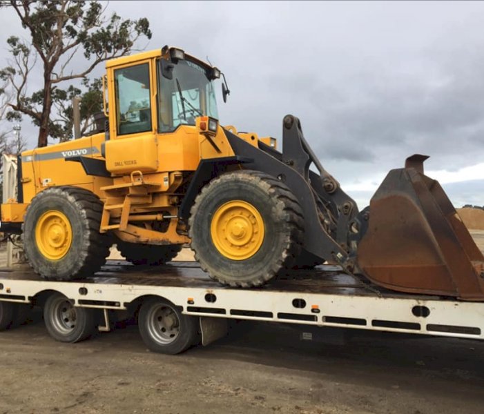 Under Auction - (A200) 2002 Volvo L90D Loader 
