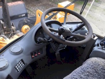 Under Auction - (A200) 2002 Volvo L90D Loader 