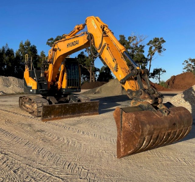 2018 Hyundai R235LC-9 Excavator