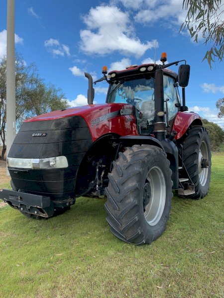 Under Auction - (A202) 2015 Case Magnum 340CVT Tractor 