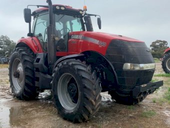 Under Auction - (A202) 2015 Case Magnum 340CVT Tractor 
