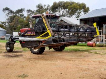 2004 MacDon 9352i Windrower with 25FT 972 Front