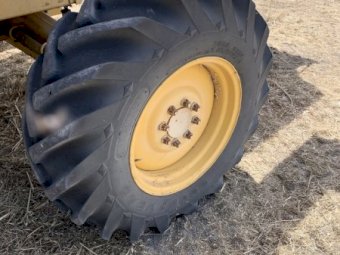 New Holland TX 64 4WD Header / Harvester