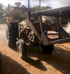 International A554 Tractor With Loader