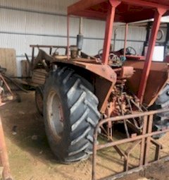 International A554 Tractor With Loader