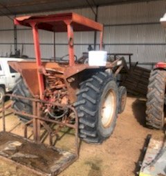 International A554 Tractor With Loader