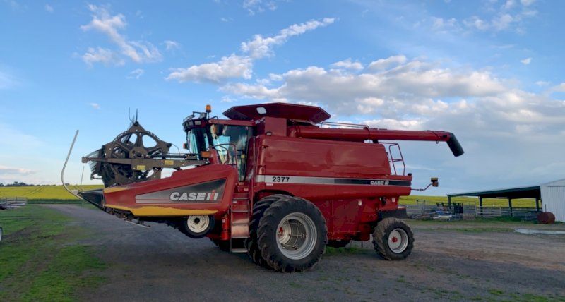 2007 Case IH 2377 Extreme Header with 2009 MacDon D60 30ft Draper Front