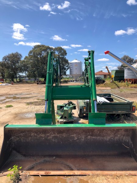 John Deere 740 Loader