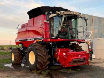 2017 Case 7140 4WD Rice Combine with 25' 65R Draper Front
