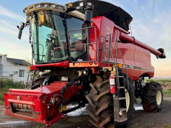 2017 Case 7140 4WD Rice Combine with 25' 65R Draper Front