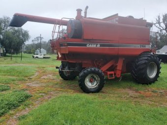 Case 2166 Header with 30 Front and Comb Trailer