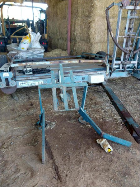 2000 Hay Line 98-4 Accumulator