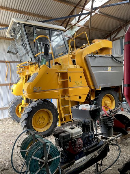 2000 Gregoire G121 Grape Harvester