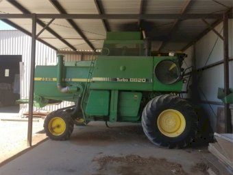 John Deere 8820 Header with 30ft Tin Front