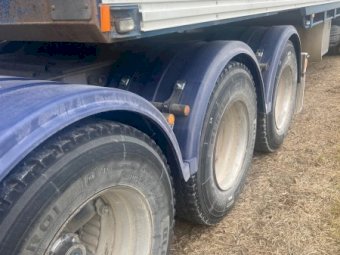 1999 Byrne B-Trailer & 2003 Hastings A B D Stock Crates