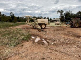2004 Beverley Hydra Boom Spray Rig