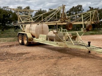 2004 Beverley Hydra Boom Spray Rig