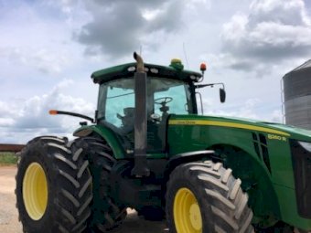 2013 John Deere 8260R Tractor
