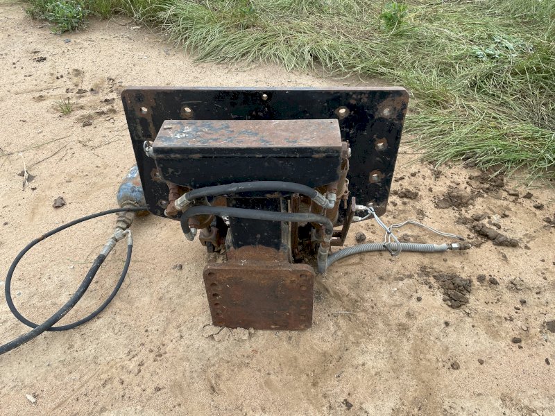 Cushion Hitch to Suit Cat Challenger 85E