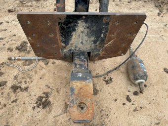 Cushion Hitch to Suit Cat Challenger 85E