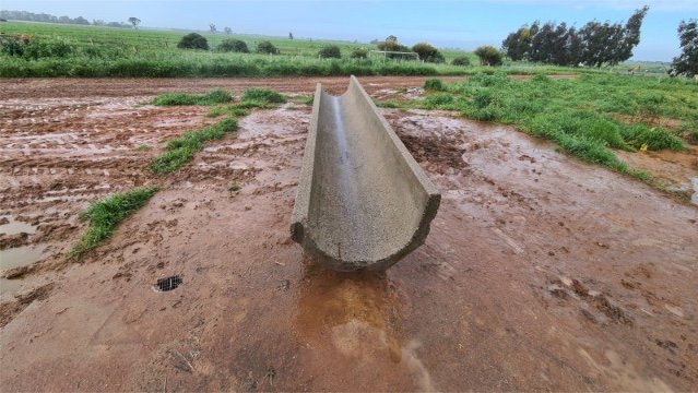 10 X 6Mtr Concrete Feed Troughs