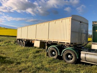 36' Lusty Convertable Tipping Skel Trailer