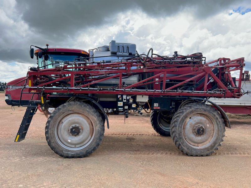 2014 Case 4430 Patriot Self Propelled Boom Spray