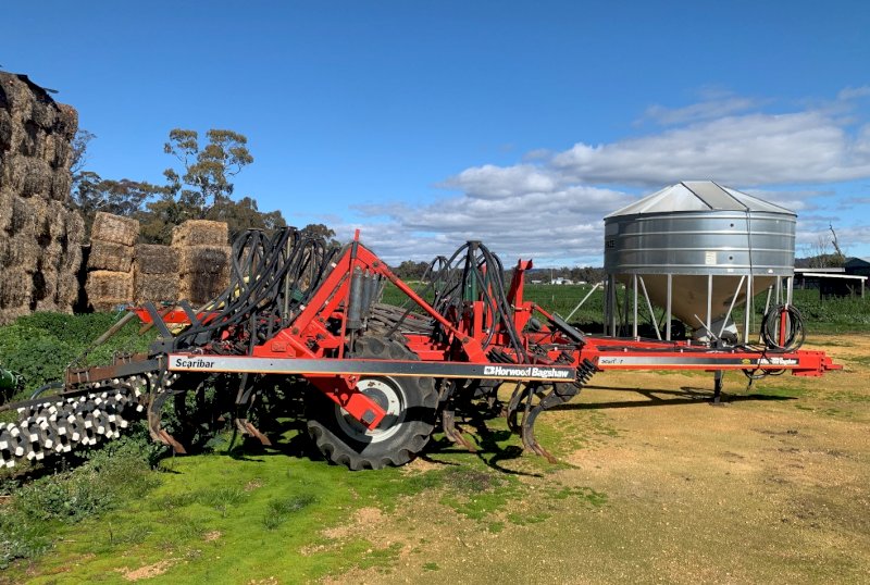 2005 Horwood Bagshaw Scaribar with Simplicity 3000L Air Cart
