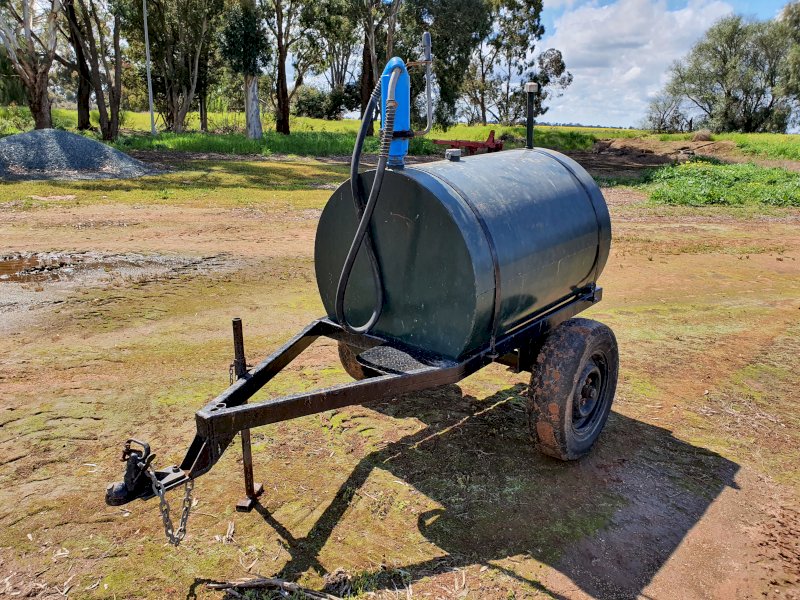 Mobile fuel tank