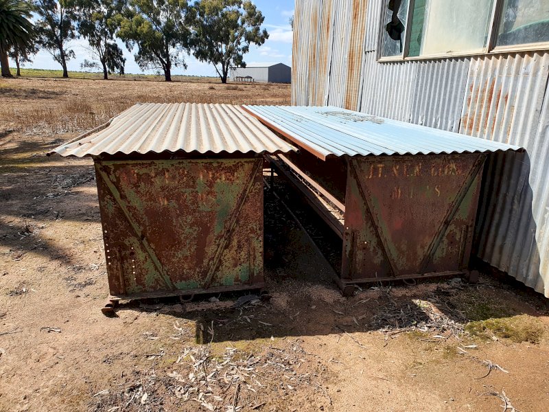 2 x Close Engineering  Finley sheep feeders