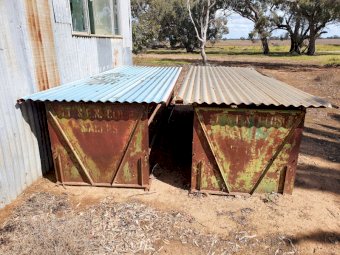 2 x Close Engineering  Finley sheep feeders