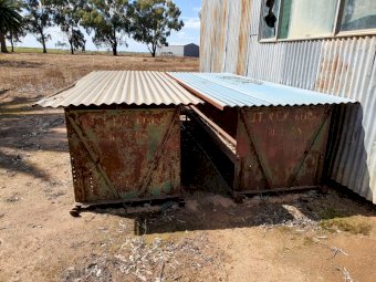2 x Close Engineering  Finley sheep feeders
