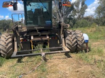 2014 Macdon M155 with D60 40' Front