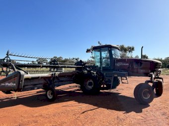 2014 Macdon M155 with D60 40' Front