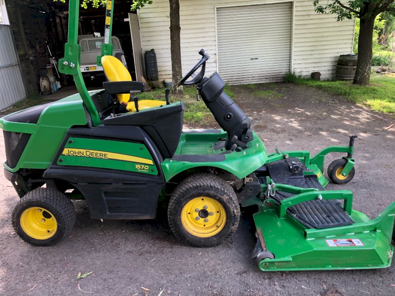 2017 John Deere 1570 Outfront Mower