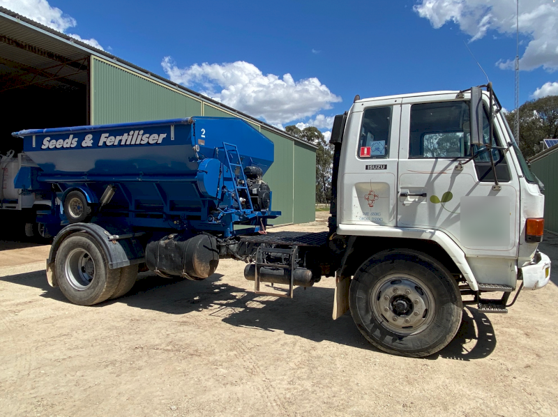 1988 Isuzu FTR Truck with Marshall 850TM Spreader Bin