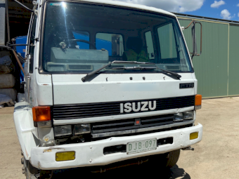 1988 Isuzu FTR Truck with Marshall 850TM Spreader Bin