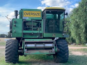 John Deere 8820 Turbo Header with 930F Front on Trailer
