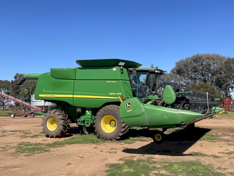 2011 John Deere 9670 4WD Header with JD 635D Front