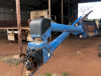 1070 Brandt Swingaway Auger