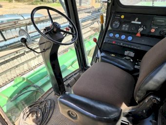 John Deere 8820 Harvester with 30ft Finger Tyne Front