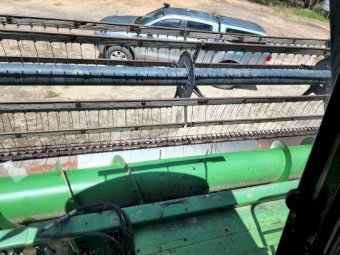 John Deere 8820 Harvester with 30ft Finger Tyne Front