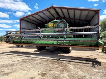John Deere 8820 Harvester with 30ft Finger Tyne Front