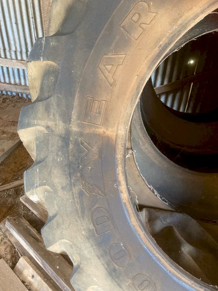 1 x 20.8-38 Goodyear Tyre