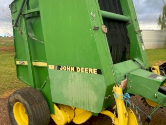 John Deere 435 Round Baler