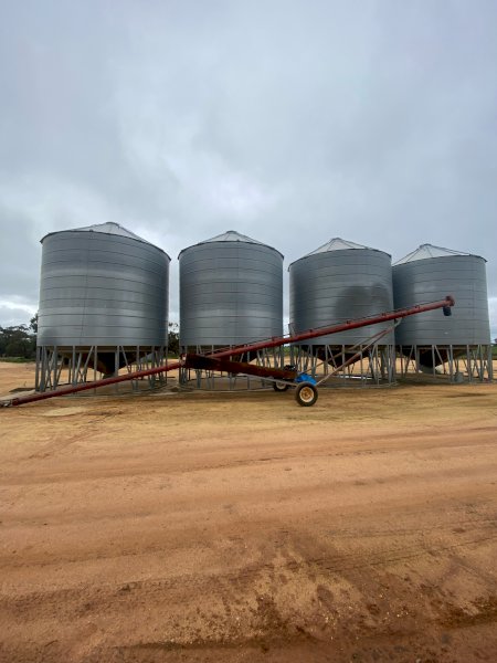 Sakundiak HD8-1600 Auger