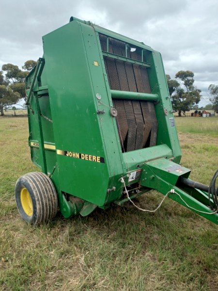 John Deere 435 Round Baler